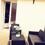 Chaleureuse Maisonnette Lyon Meyzieu