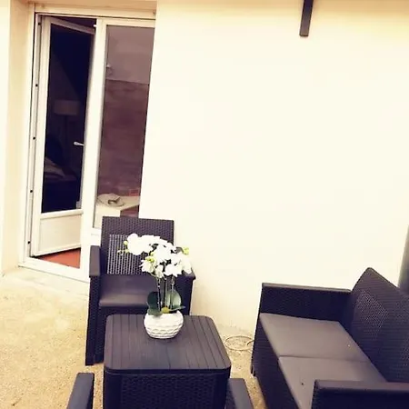 Chaleureuse Maisonnette Lyon מייזיו