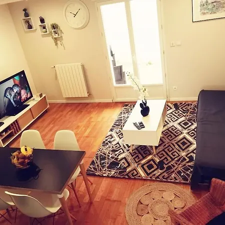 Chaleureuse Maisonnette Lyon Holiday home Meyzieu
